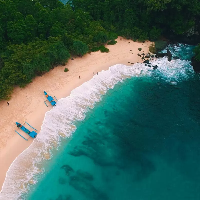 Pantai Teluk Hijau